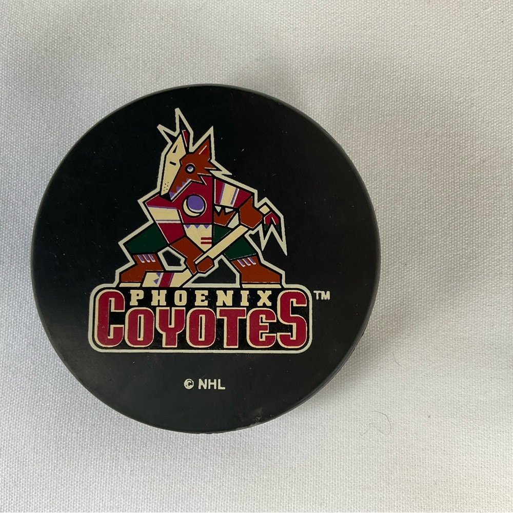 Phoenix Coyotes NHL Hockey Puck Ravens Athletic